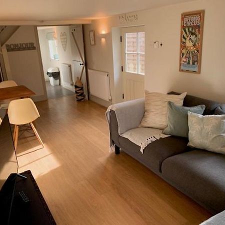 The Studio Villa Ashton Keynes Bagian luar foto