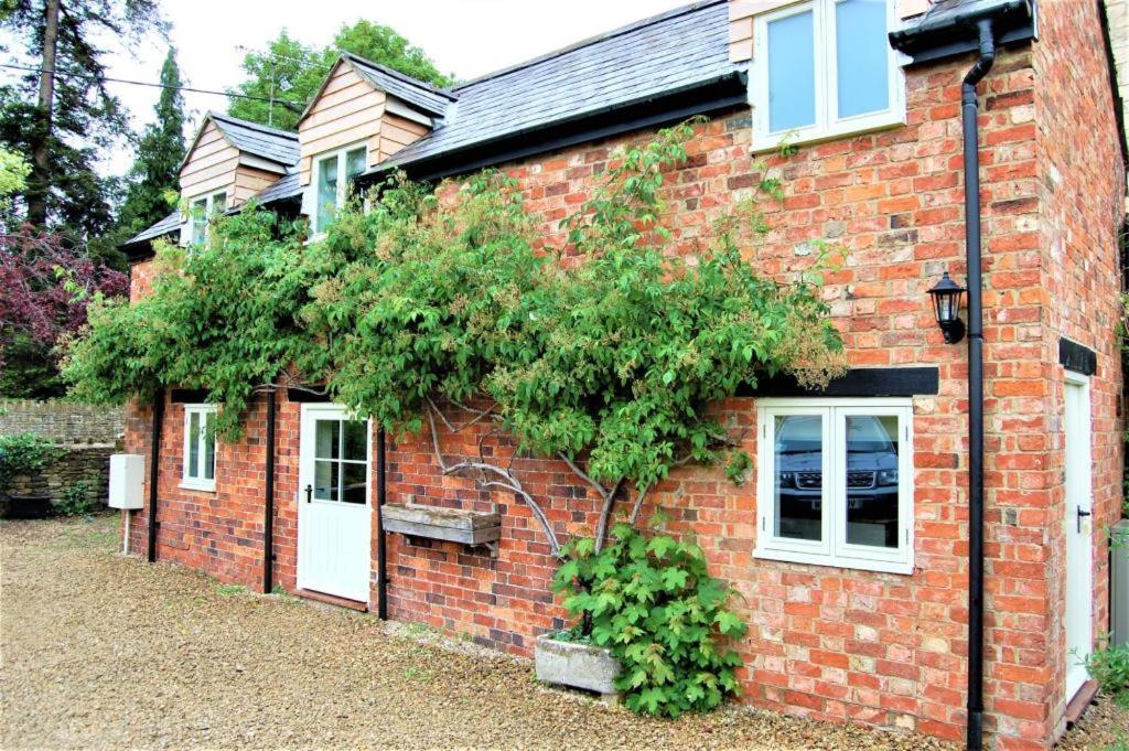 The Studio Villa Ashton Keynes Bagian luar foto